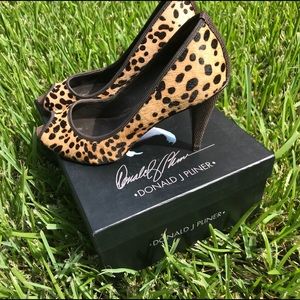 Women’s Donald J Pliner cheetah print heels 8M